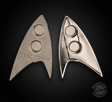 Load image into Gallery viewer, STAR TREK™: DISCOVERY Magnetic Insignia Badge - Section 31 "Black Badge"
